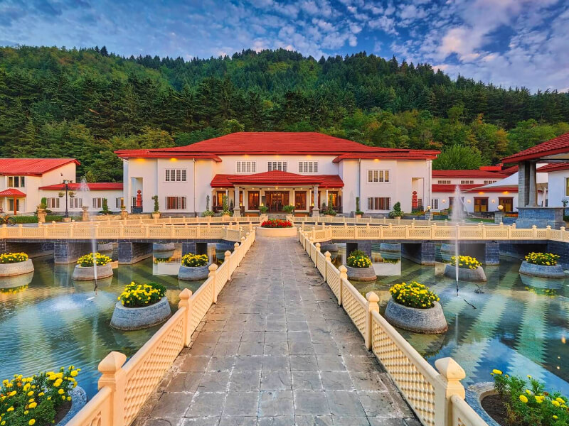 https://www.thelalit.com/wp-content/uploads/2021/08/Srinagar.jpg
